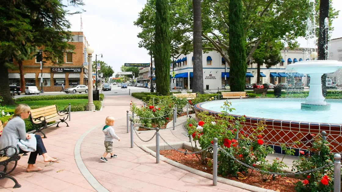 0825 Point Metrolink Old Towne Orange