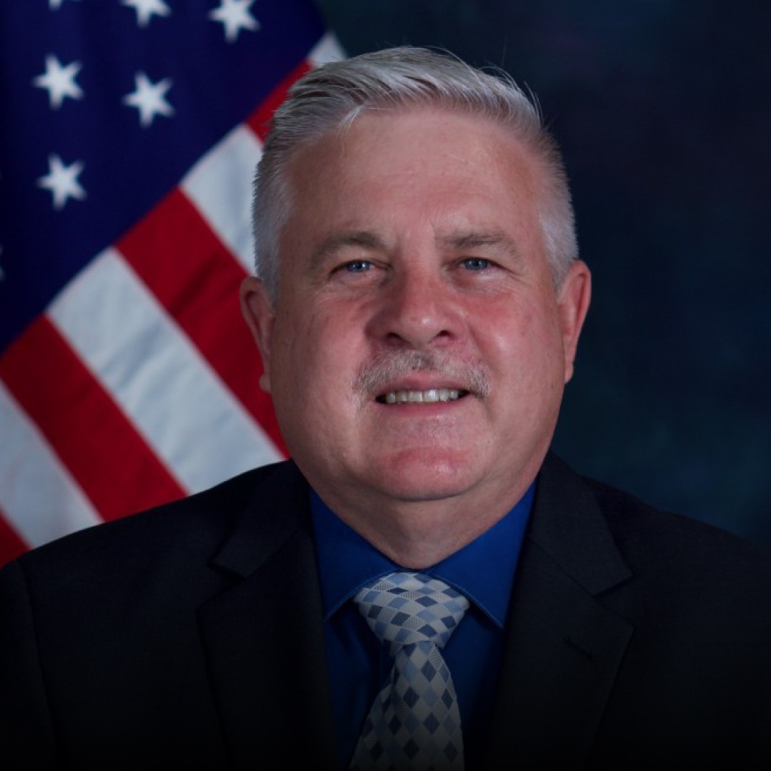 0126 The Point Chair Gregory Profile